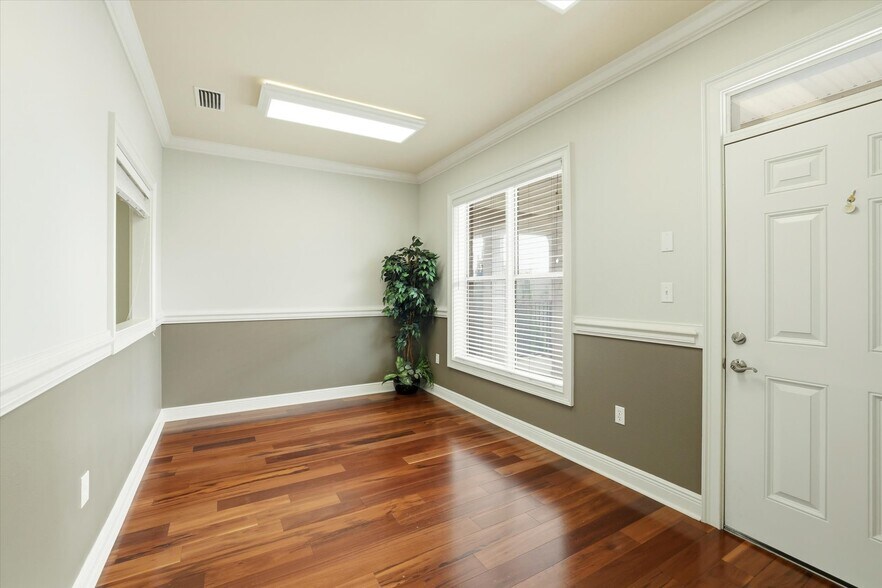 More Photos Of 2236 NE Capital Circle, Tallahassee Office For Lease