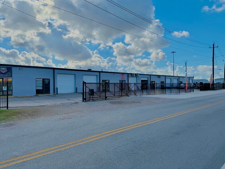 More Photos Of 1423 Hollywood St, Houston Warehouse For Lease