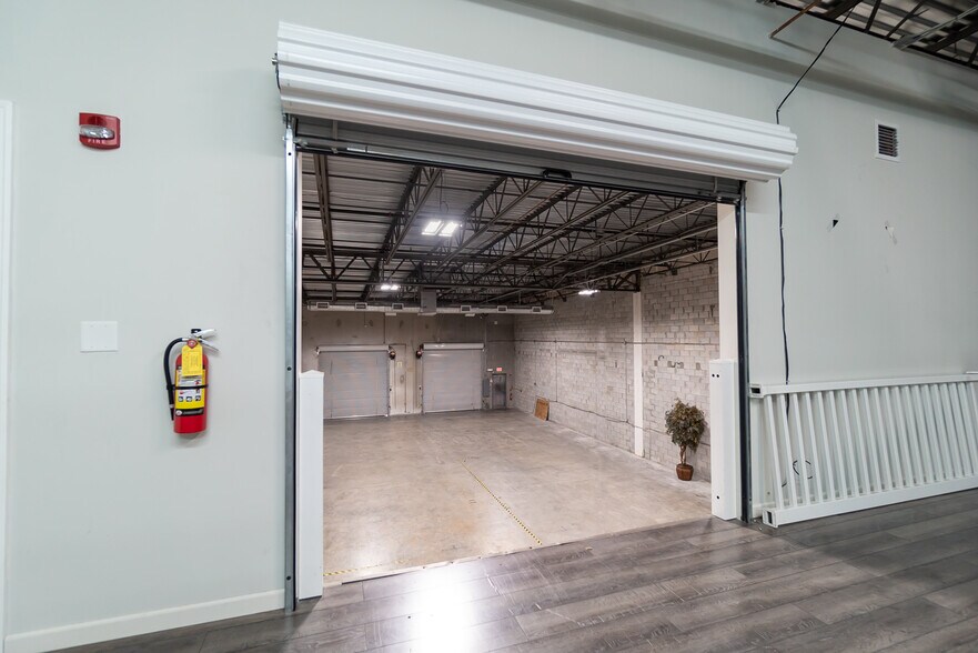 More Photos Of 679 NW Enterprise Dr, Port Saint Lucie Light Distribution For Sale