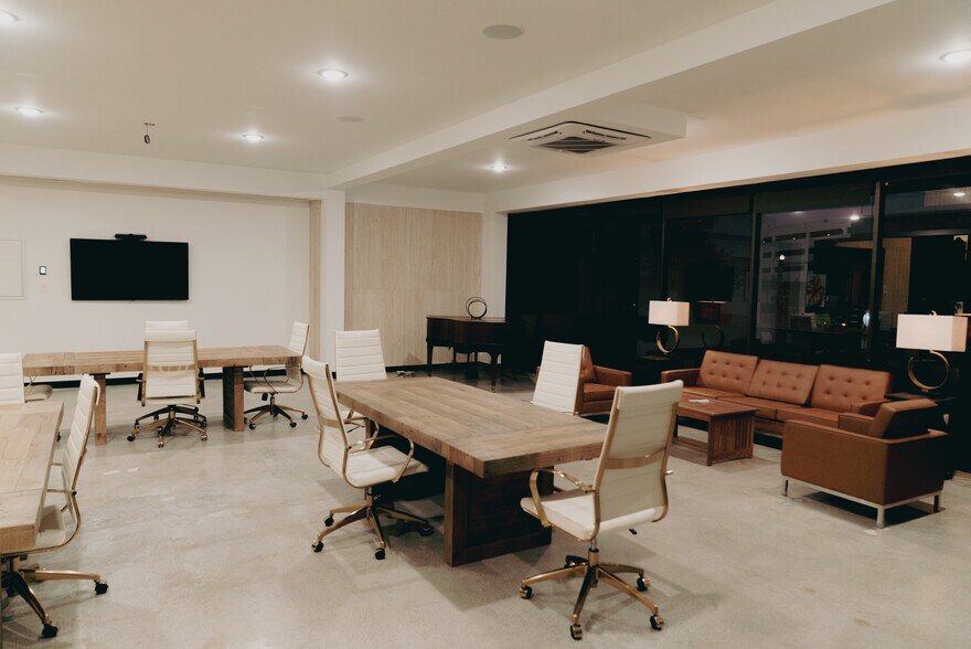 More Photos Of 2121 Market St, Galveston Coworking Space