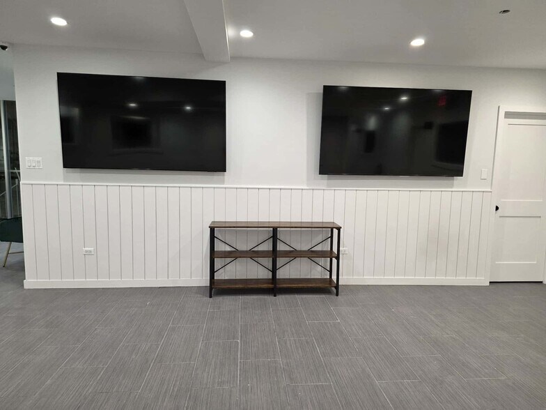 More Photos Of 784 Central Ave, Highland Park Office For Lease