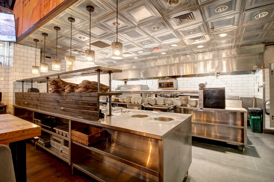 More Photos Of 2366 Junction Pl, Boulder Restaurant For Lease