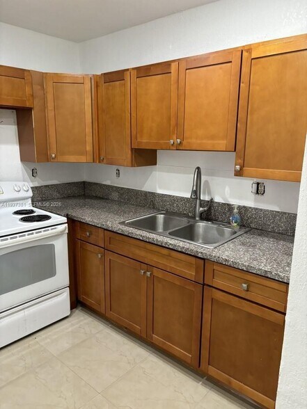 More Photos Of 1471 NW 22nd St, Fort Lauderdale Multifamily For Sale