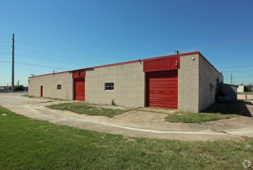 More Photos Of 301 E Walnut St, Garland Warehouse For Sale