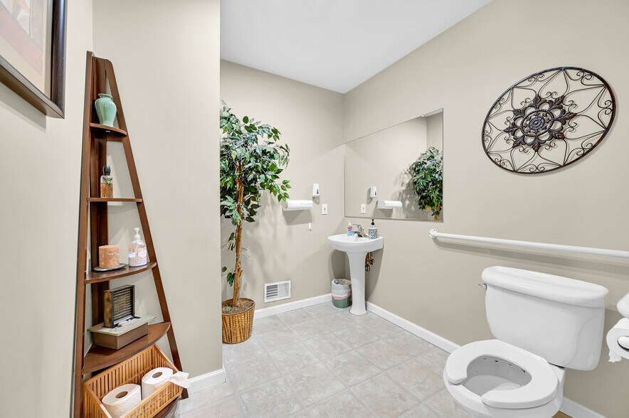 More Photos Of 21 Orchard St, Denville Medical For Lease