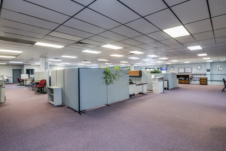 More Photos Of 2021 Boll Weevil Cir, Enterprise Office For Lease