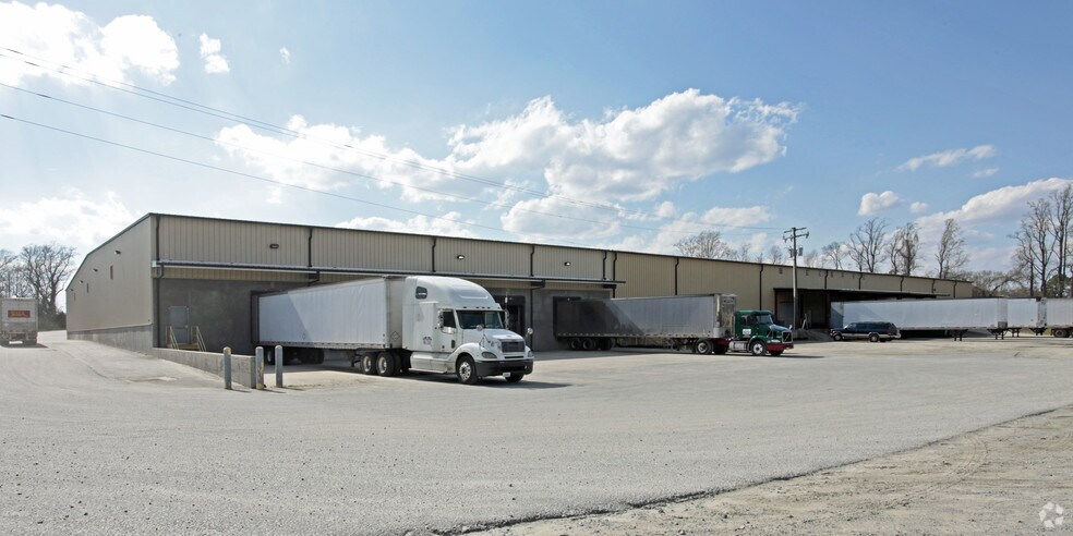 Primary Photo Of 324-326 Moore Ave, Suffolk Unknown For Lease