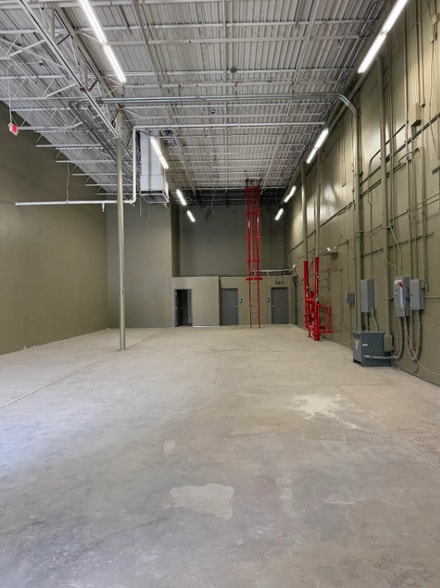 More Photos Of 8102 Blanding Blvd, Jacksonville Storefront For Lease
