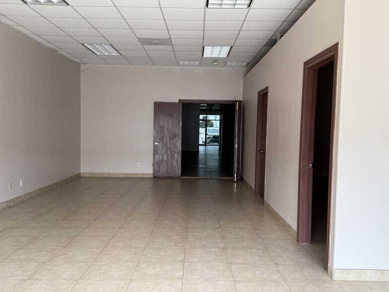 More Photos Of 1401 E Hackberry St, McAllen Showroom For Lease