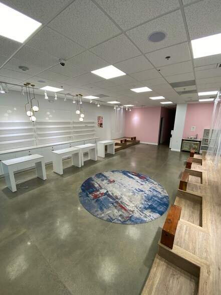 More Photos Of 450 S Western Ave, Los Angeles Freestanding For Lease