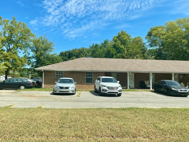 More Photos Of 211 Chapel St, Clarksville Apartments For Sale