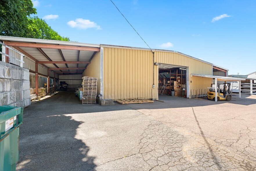 More Photos Of 830 Cumberland Hill Rd, Woonsocket Freestanding For Sale