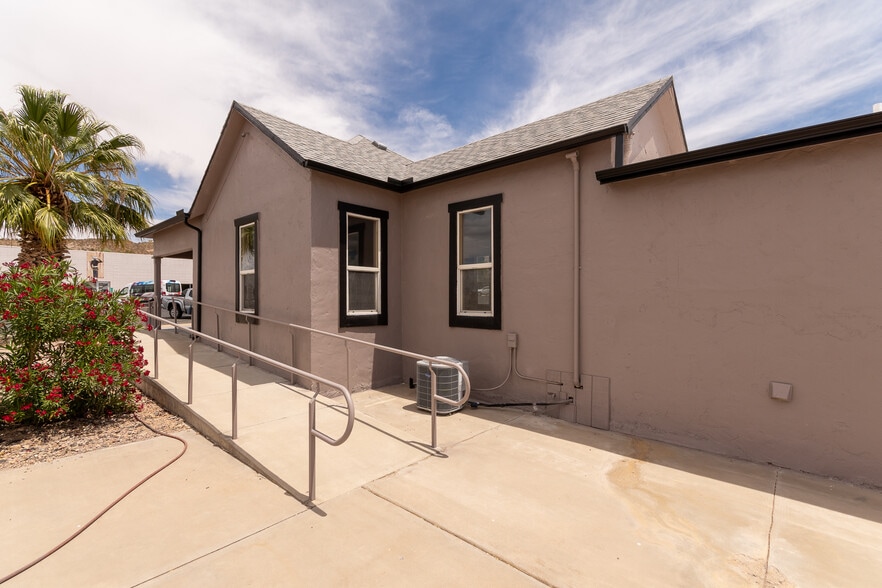 More Photos Of 310 E Oak St, Kingman Office For Sale