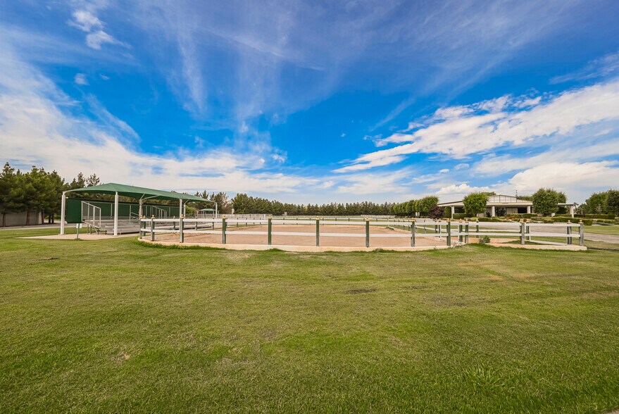 More Photos Of 6629 S Pecos Rd, Las Vegas Horse Stables For Sale