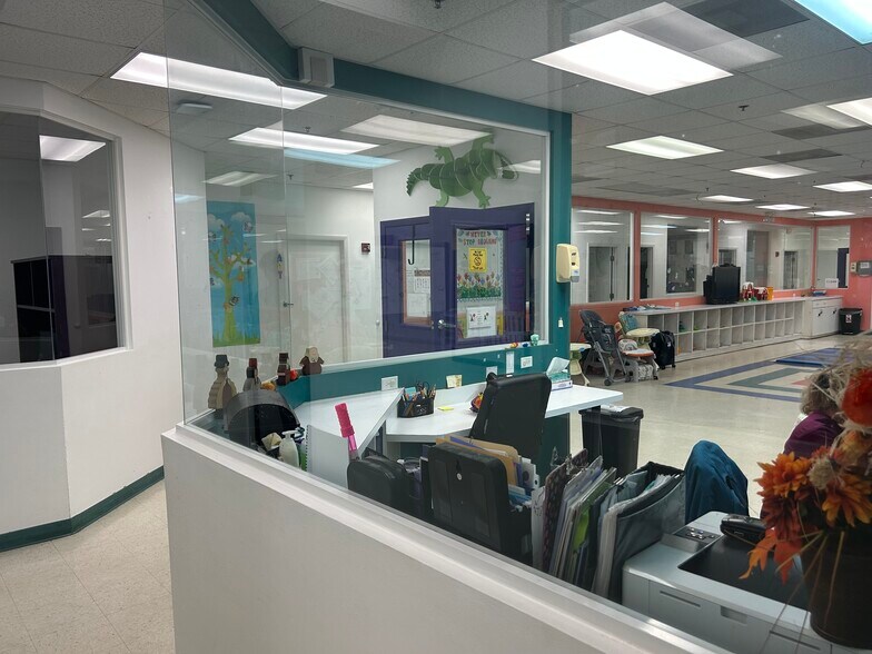 More Photos Of 2364 Drew St, Clearwater Medical For Sale