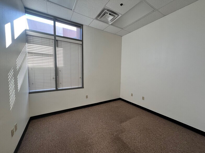 More Photos Of 6677 W Thunderbird Rd, Glendale Medical For Sale