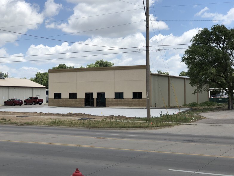 More Photos Of 206 N West St, Wichita Industrial For Lease
