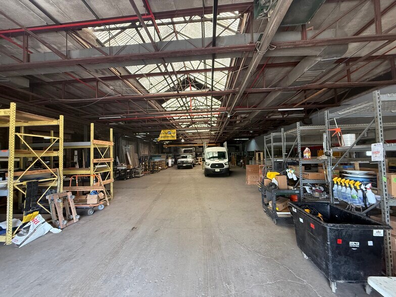 More Photos Of 3014 W Fillmore St, Chicago Warehouse For Lease