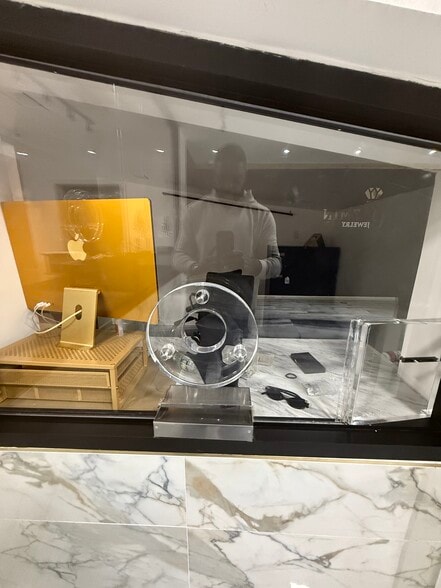 More Photos Of 3008-3010 Jerome Ave, Bronx Warehouse For Lease