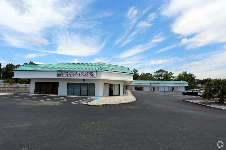 More Photos Of 5111-5135 Commercial Way, Spring Hill General Retail For Lease