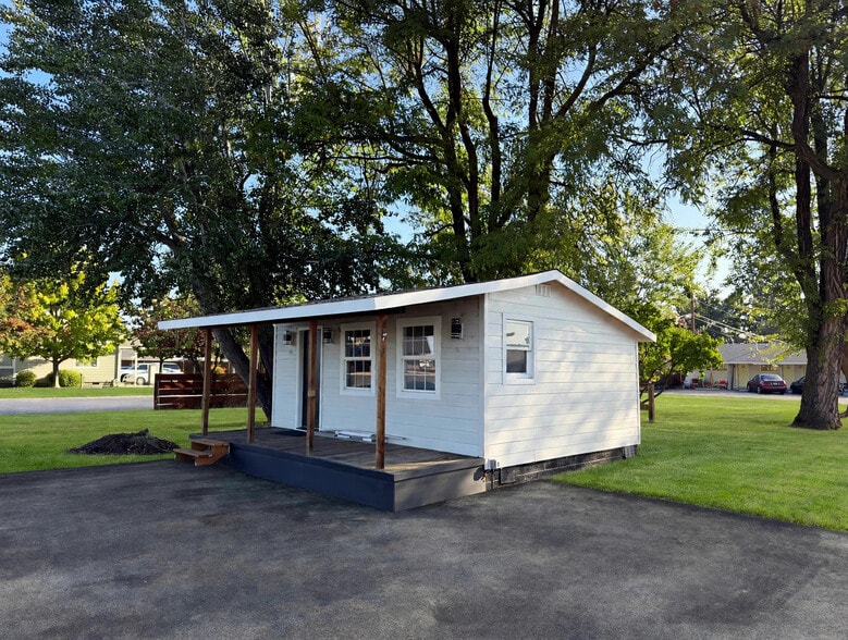 More Photos Of 3250 N Pacific Hwy, Medford Auto Dealership For Lease