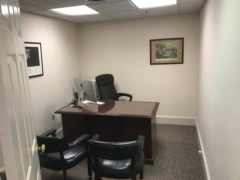 More Photos Of 20 E Market St, West Chester Office For Lease