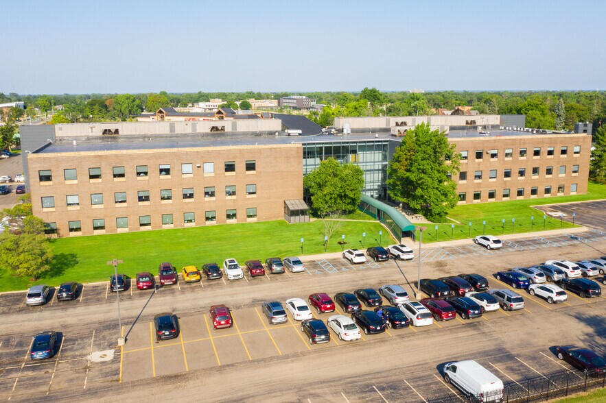 More Photos Of 7800 W Outer Dr, Detroit Medical For Lease