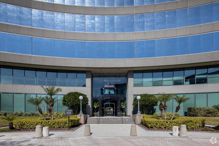 More Photos Of 5950 Hazeltine National Dr, Orlando Office For Lease