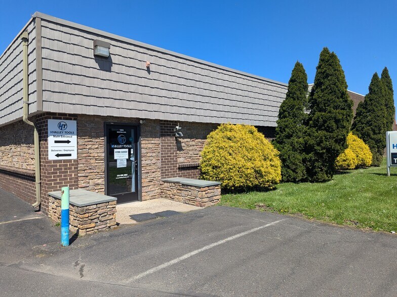 More Photos Of 1065 Industrial Blvd, Southampton Warehouse For Lease