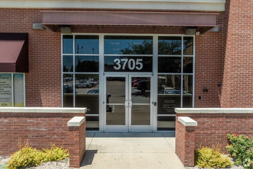 More Photos Of 3705 Lakeview Pkwy, Rowlett Office For Lease