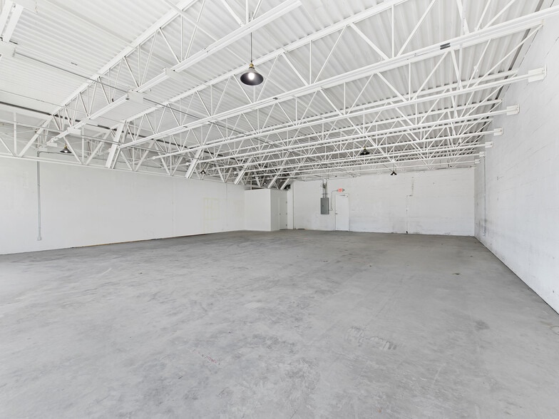 More Photos Of 410-470 NE 1st Ave, Hallandale Restaurant For Lease