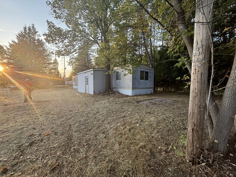 More Photos Of 8097 F-21 Hwy, Hawks Specialty For Sale