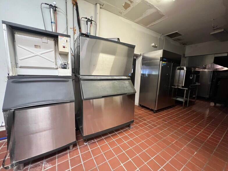 More Photos Of 300 N Lake Park Blvd, Carolina Beach Restaurant For Lease