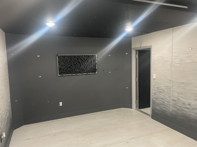 More Photos Of 2020 NE 163rd St, North Miami Beach Office For Lease