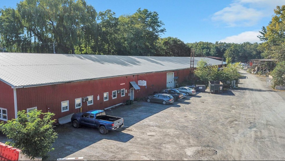 More Photos Of 15-45 Ocallaghan Ln, Red Hook Warehouse For Lease