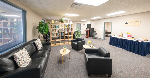 More Photos Of 9712-9732 54th Ave NW, Edmonton Flex For Lease
