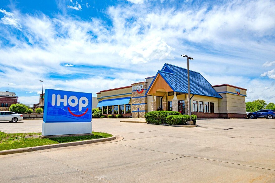 More Photos Of 2248 N Webb Rd, Grand Island Restaurant For Sale