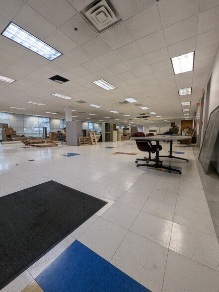 More Photos Of 2800 Duncan Rd, Lafayette Manufacturing For Lease