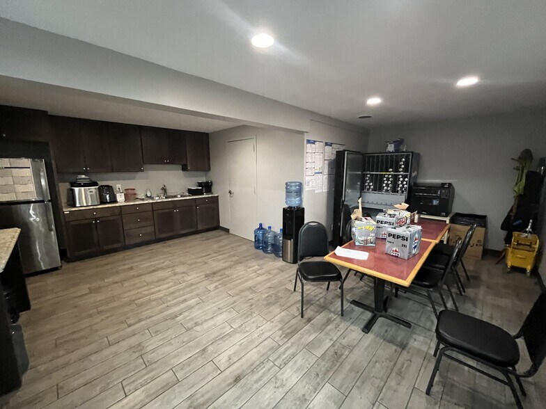 More Photos Of 15630 68th Ave, Coopersville Manufacturing For Lease