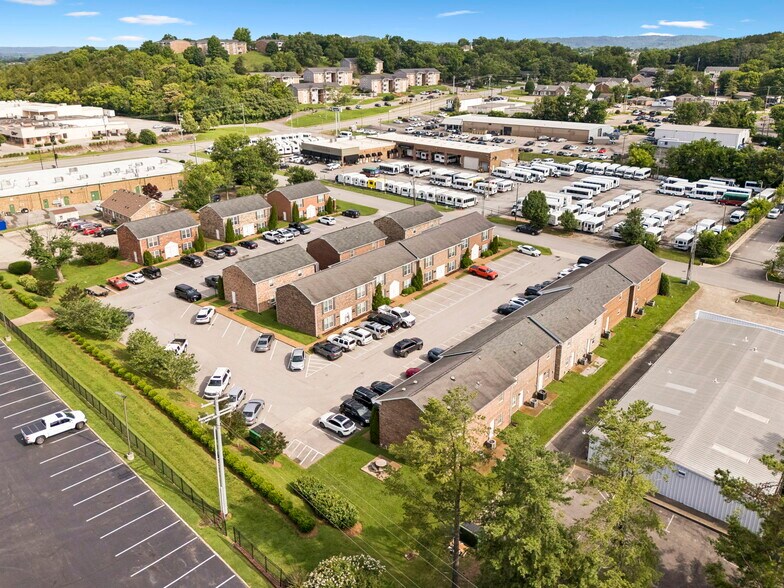 More Photos Of 109 Holiday Ct, Franklin Office For Sale