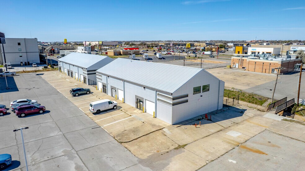 More Photos Of 4403-4411 SW 3rd St, Oklahoma City Showroom For Sale