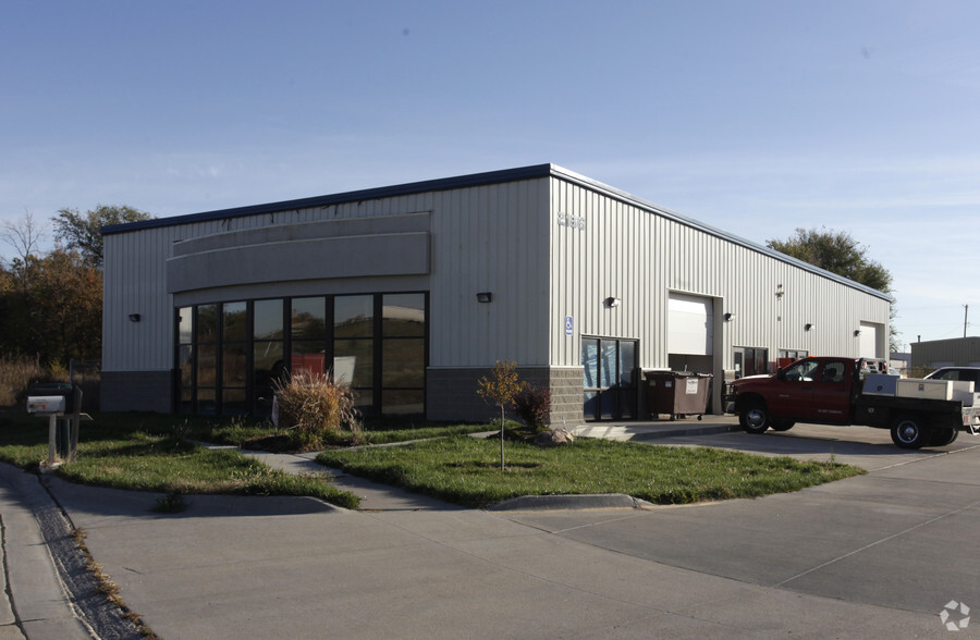 Primary Photo Of 2166 Magnum Cir, Lincoln Warehouse For Lease