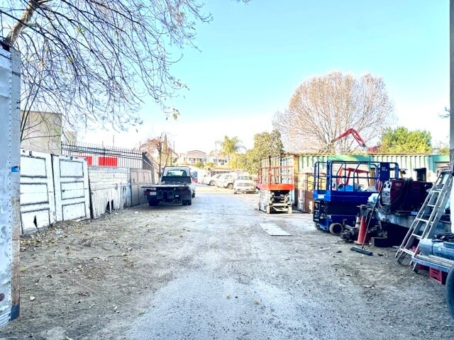 More Photos Of 3001 Delay Dr, Los Angeles Land For Lease