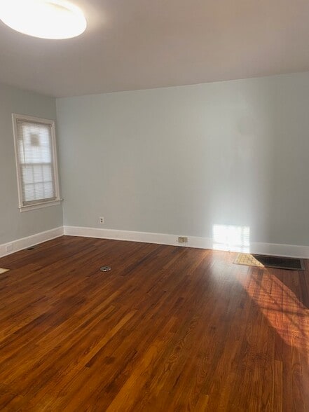 More Photos Of 5560 Jonesboro Rd, Lake City Office For Sale