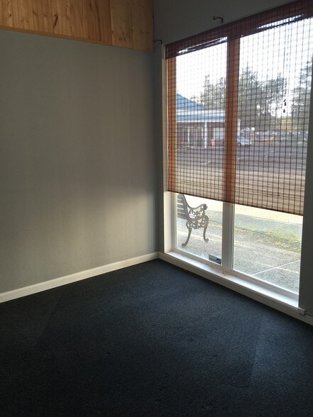 More Photos Of 3095 Highway 101 N, Seaside Office For Sale