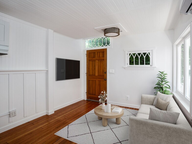 More Photos Of 58 Ozone Ave, Venice Specialty For Sale
