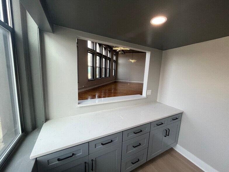 More Photos Of 1105 W Chicago Ave, Chicago Loft Creative Space For Lease