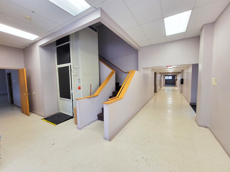 More Photos Of 50 Aldrin Rd, Plymouth Flex For Sale