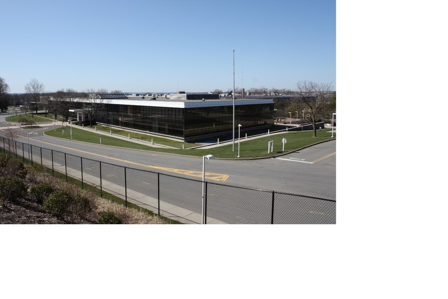 More Photos Of 1 Blachley Rd, Stamford Light Manufacturing For Lease