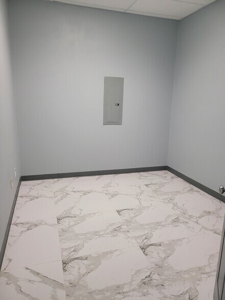 More Photos Of 102 S Avenue A, Freeport Manufacturing For Sale